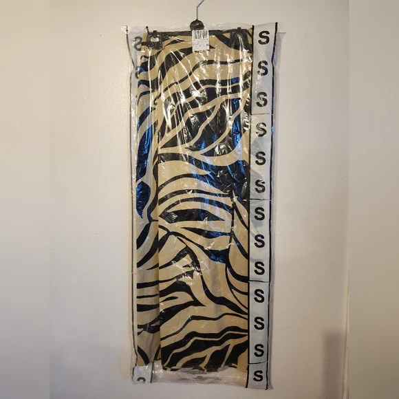 Long printed skirt with opening - Picture 3 of 4